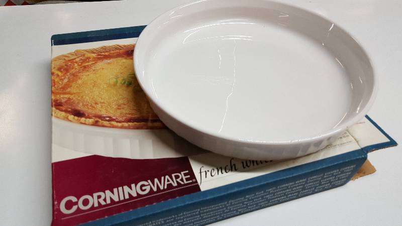 lot 5242 image: New Corning Ware French White 10 cooking dish