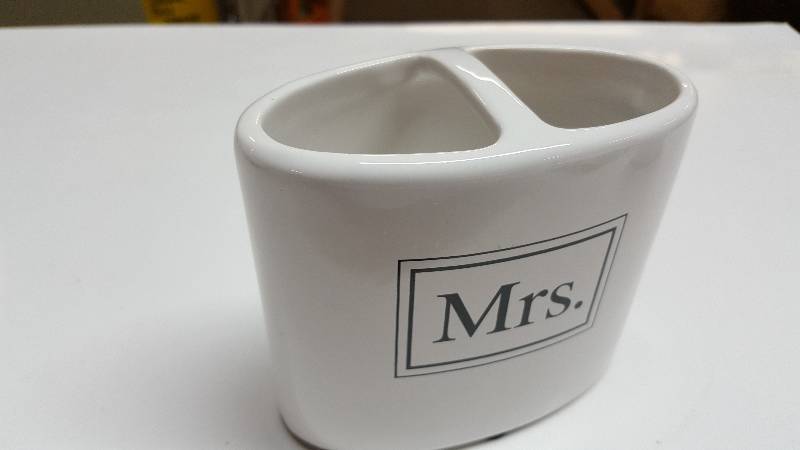 lot 5252 image: New by Mainstays Designs is this cool toothbrush holder for the Mrs.  Ive got mine and using it for pens and pencils on the desktop