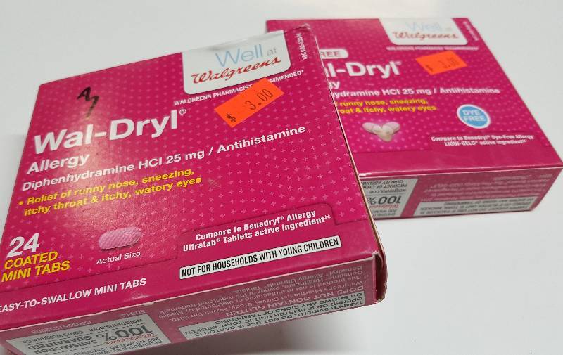 lot 5262 image: 2 boxes of Wal-Dryl Allergy Antihisamine still in the expiration code