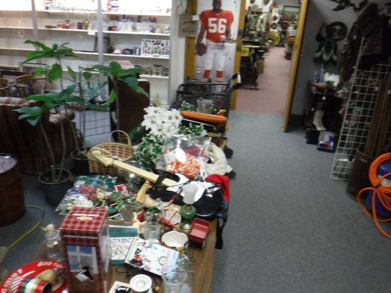 lot 3384 image: Everything on the Table