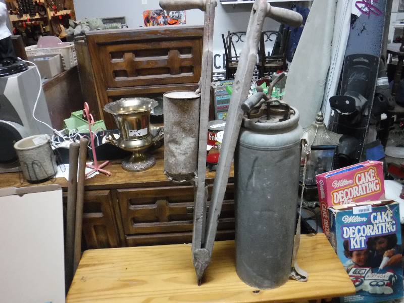 lot 3223 image: Spray Tank and seeder