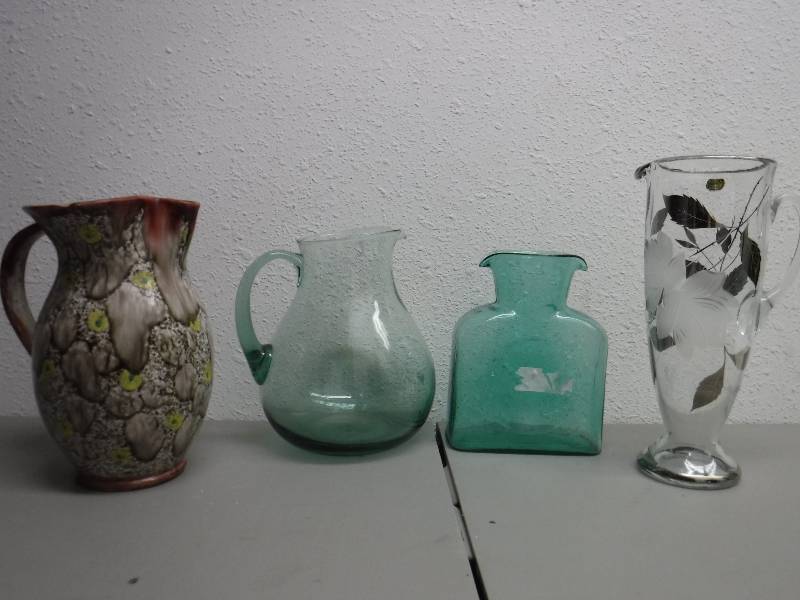 lot 3242 image: Lot of glass pitches