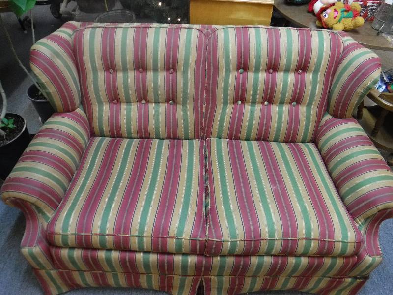 lot 3247 image: Loveseat