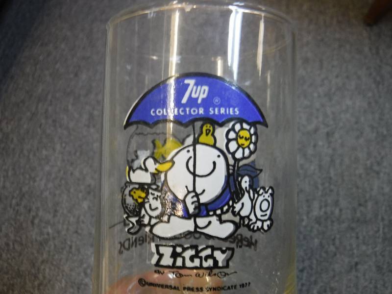 lot 3249 image: Vintage Coke and & 7up Glasses