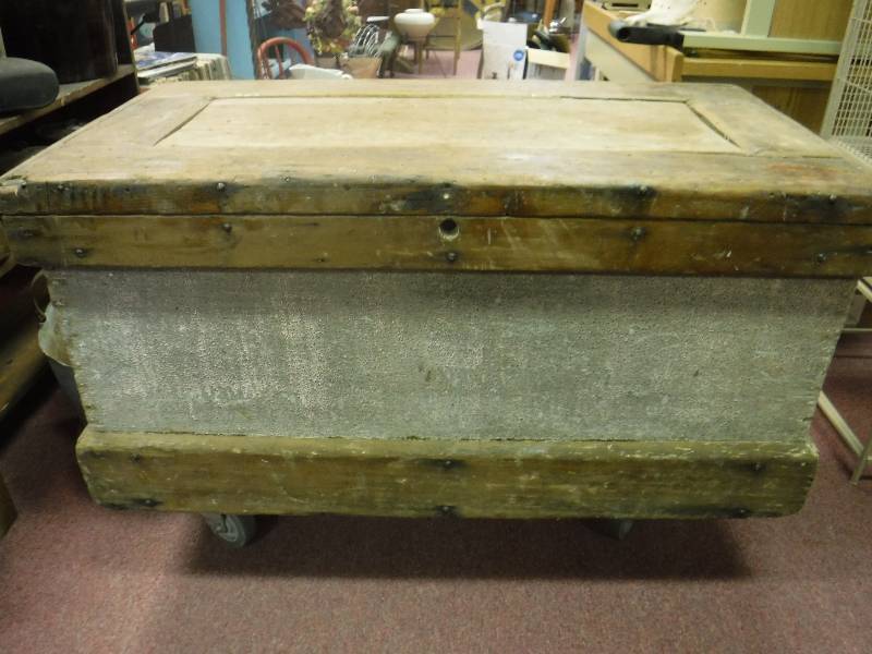 lot 3254 image: Antique wooden trunk