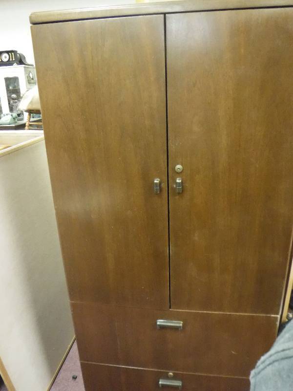 lot 3257 image: Nice Solid Wood Cabinet