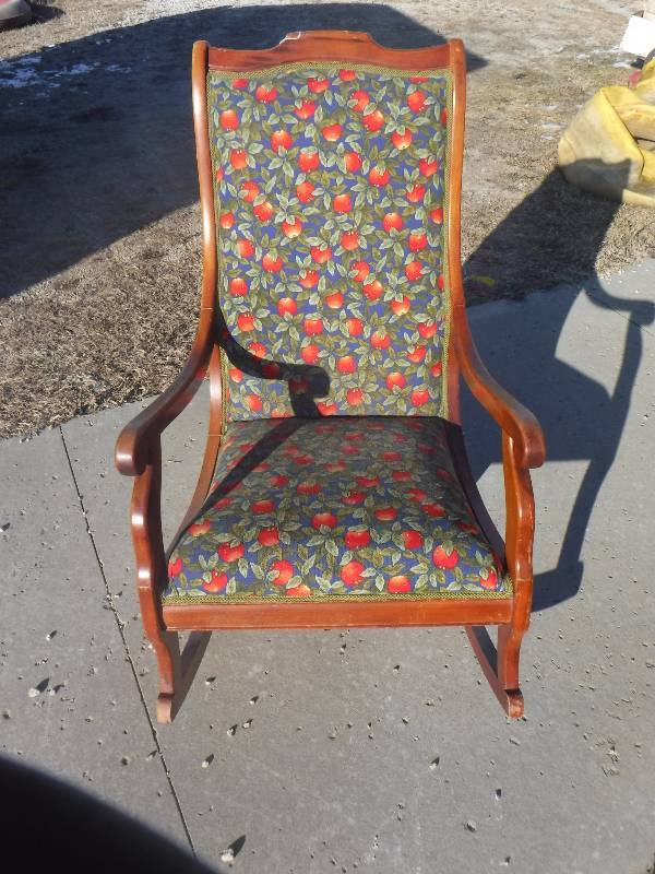 lot 3264 image: Upholstered rocking chair