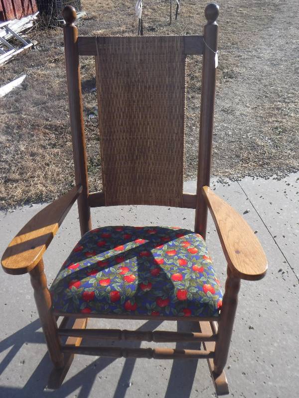 lot 3267 image: Rocking chair