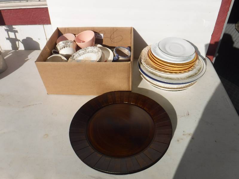 lot 3279 image: Old plates and dishes