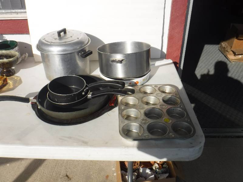 lot 3280 image: Pots and Pans