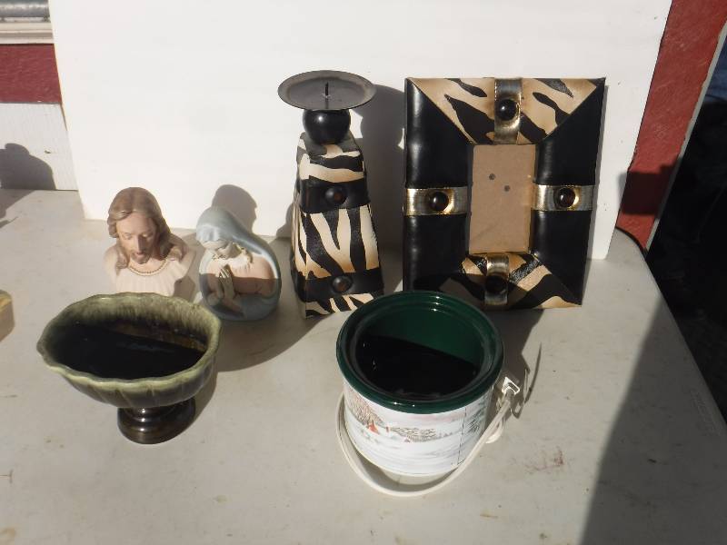 lot 3281 image: Home decor Lot #4