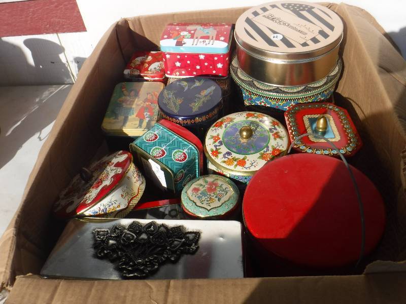 lot 3282 image: Collectible metal tins