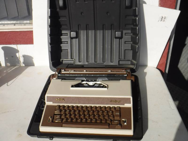 lot 3283 image: typewriter