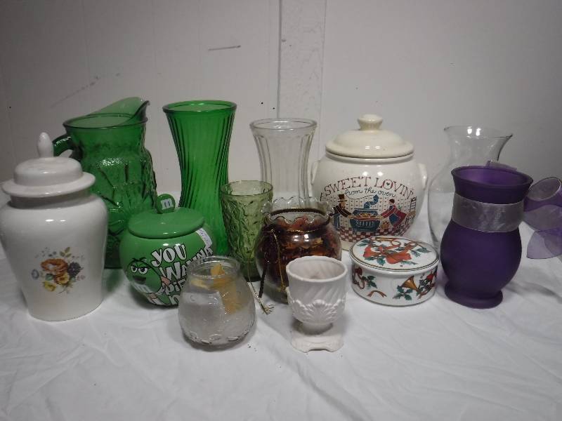 lot 3294 image: Vases Cookie jars and more