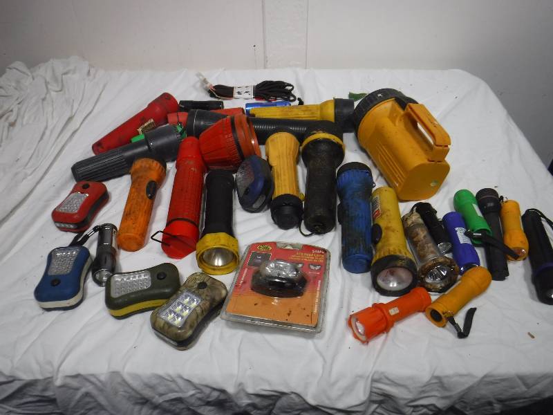 lot 3298 image: Flash lights.