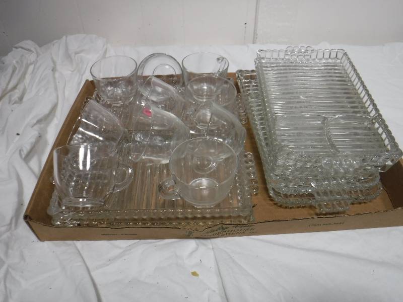 lot 3299 image: Snack set