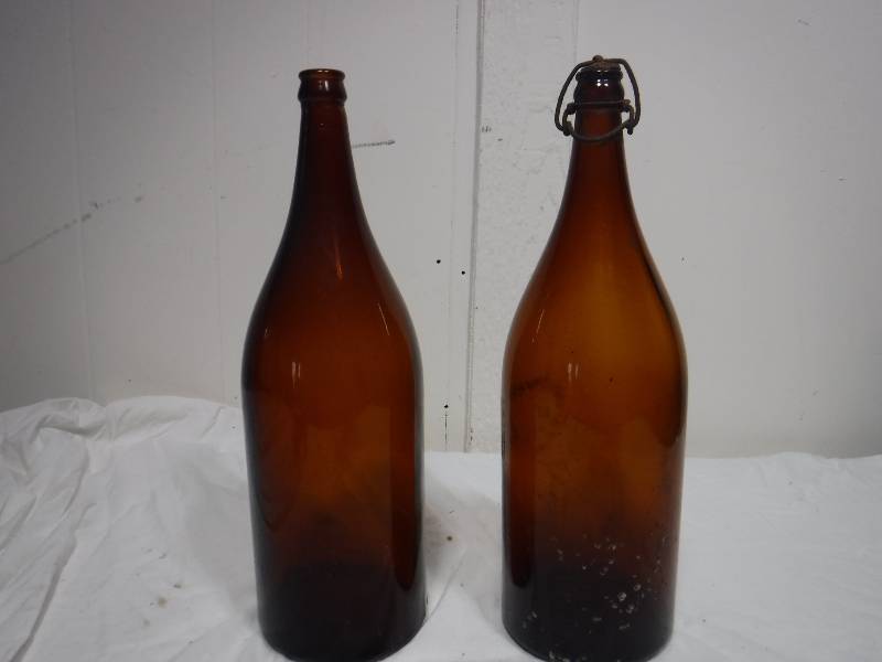 lot 3300 image: Amber bottles