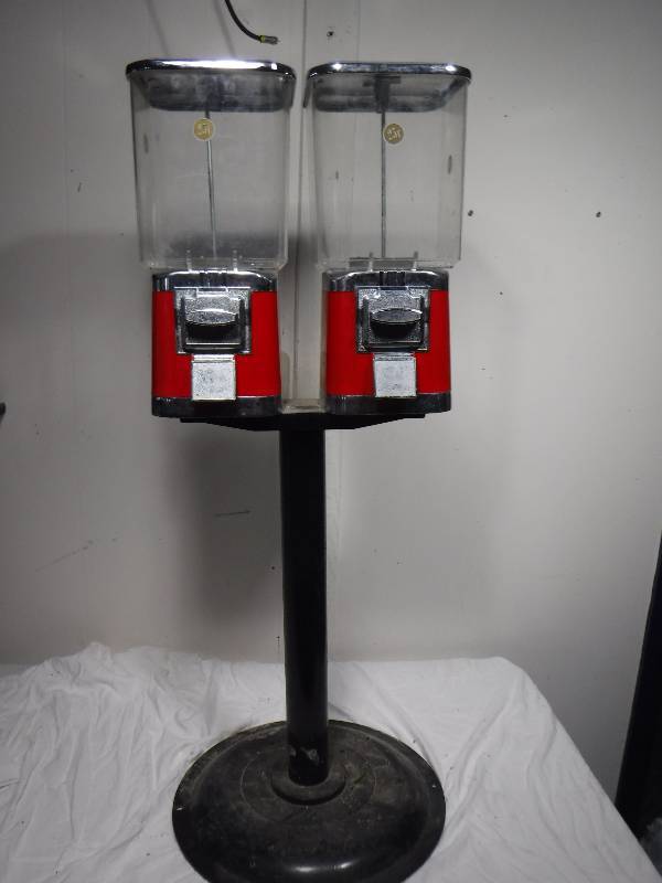 lot 3303 image: Gumball machine