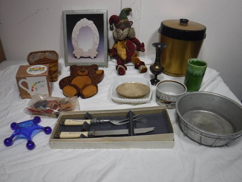 lot 3305 image: Misc lot 2