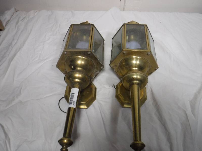 lot 3314 image: outdoor wall lights