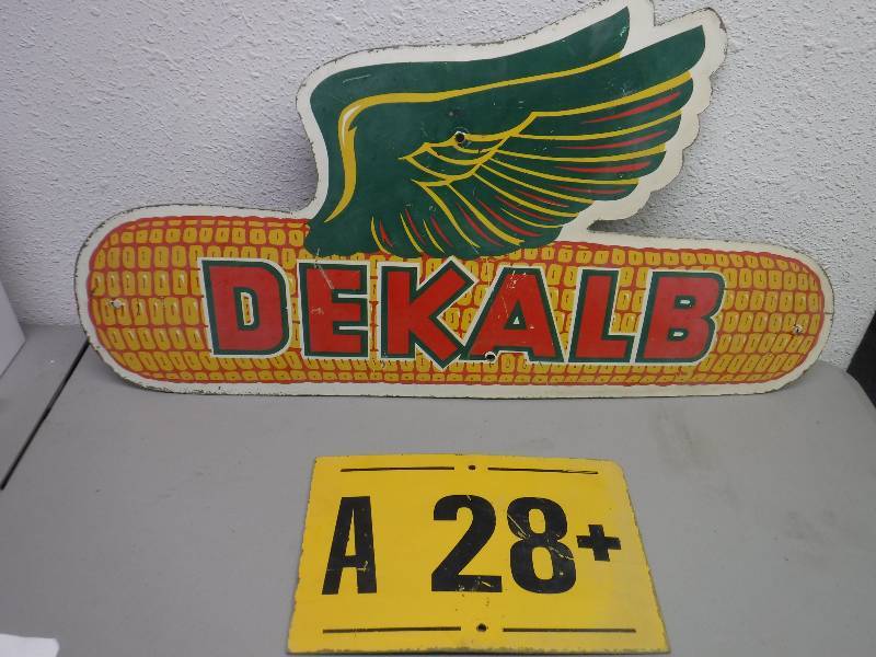lot 3327 image: dekalb seed sign