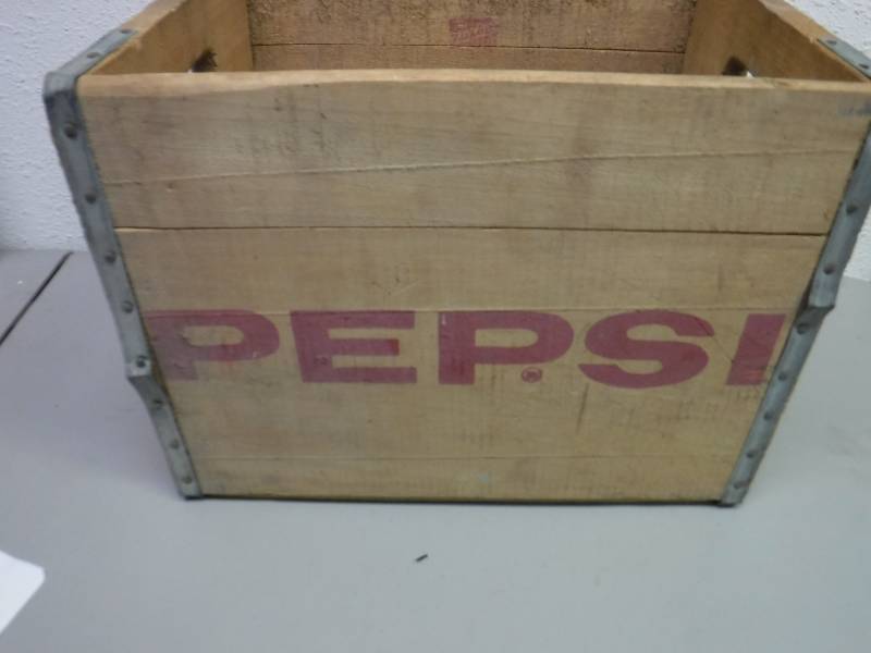 lot 3328 image: Wooden pepsi crate