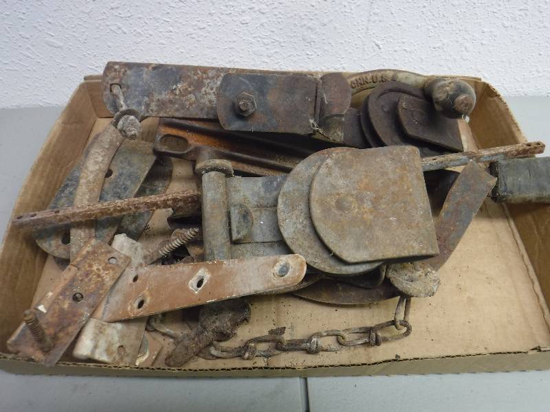 lot 3382 image: Flat of rusty Gold