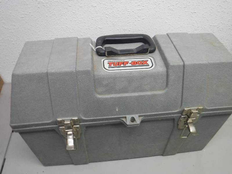 lot 3389 image: tool box with contents