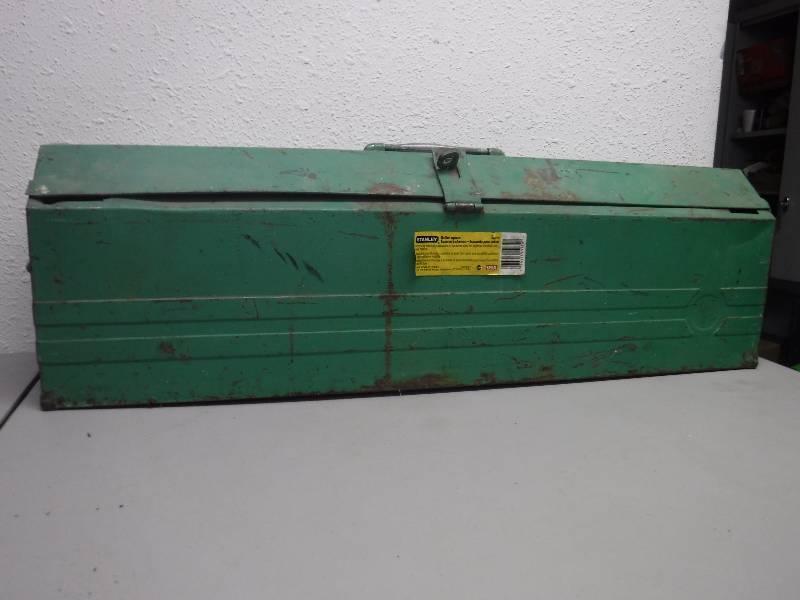 lot 3390 image: Tool Box