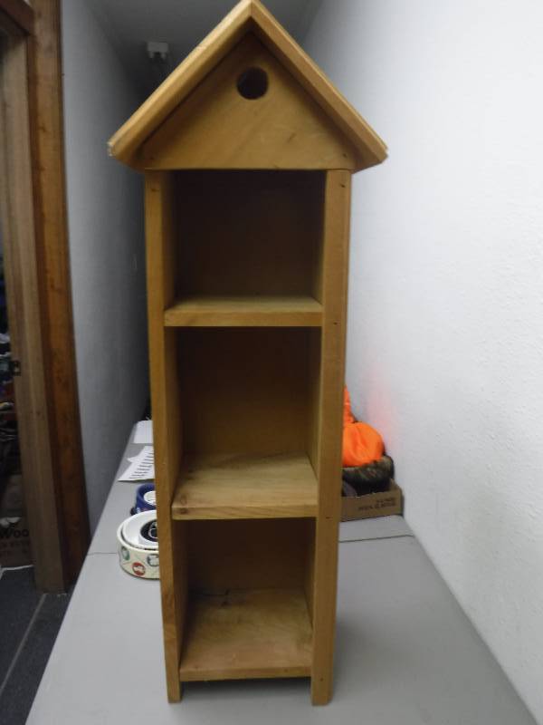 lot 3391 image: Wooden shelf