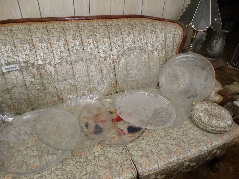 lot 279 image: 10 various glass platters