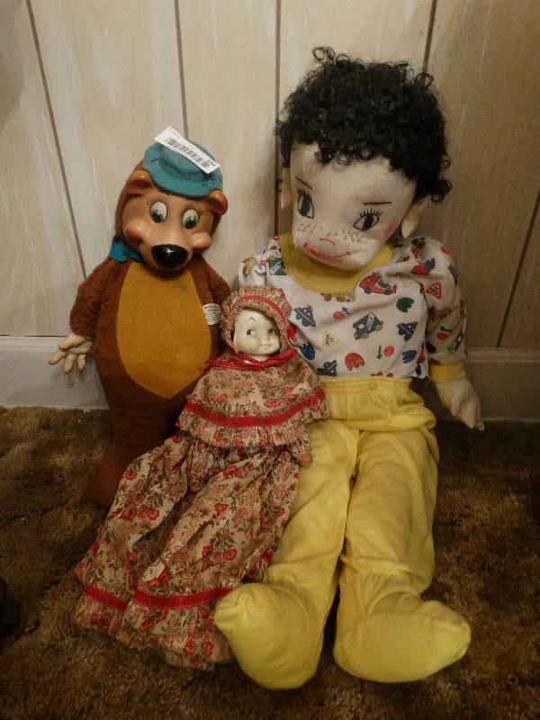 lot 292 image: 3 old dolls