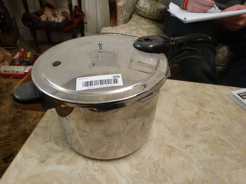 lot 306 image: Presto pressure cooker