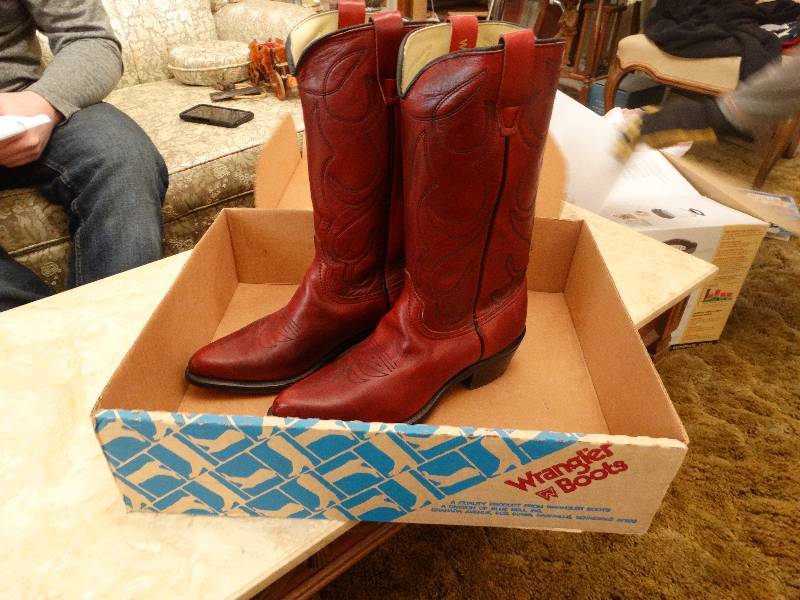 lot 311 image: Vintage Wrangler boots- Like new 7-12 D