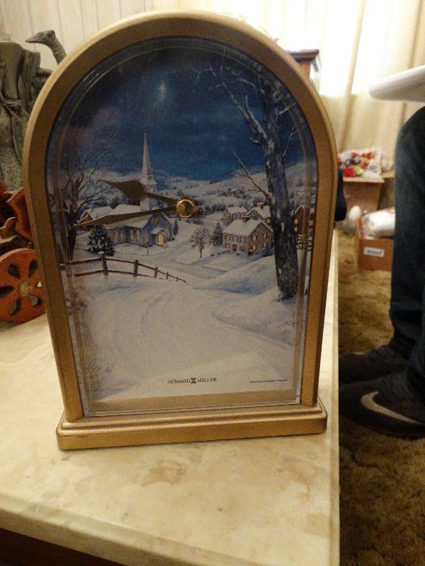 lot 324 image: Howard Miller table clock