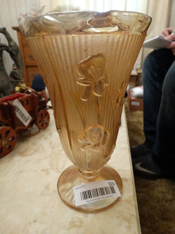 lot 325 image: Carnival glass vase- Iris print