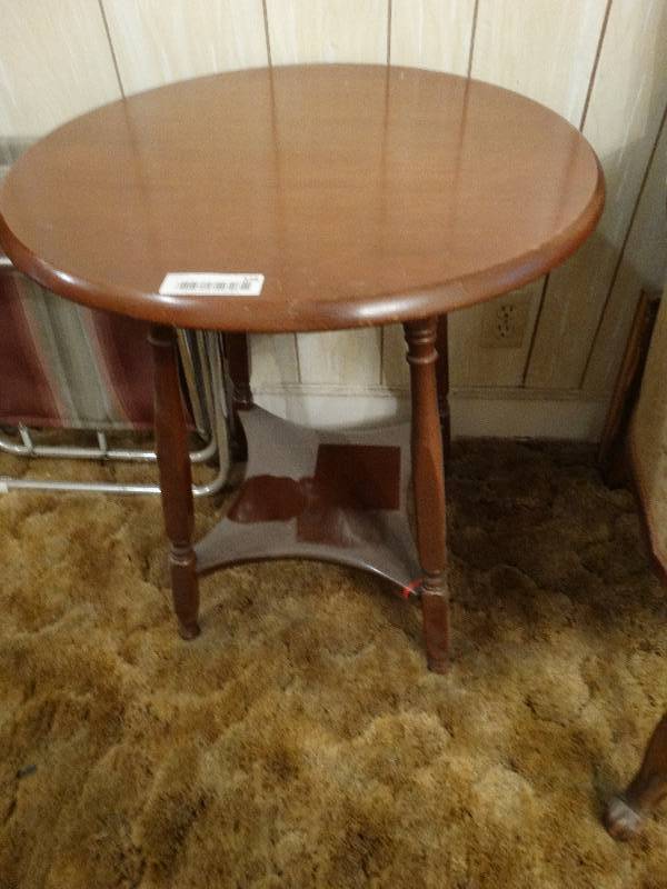 lot 328 image: Vintage round wood end table
