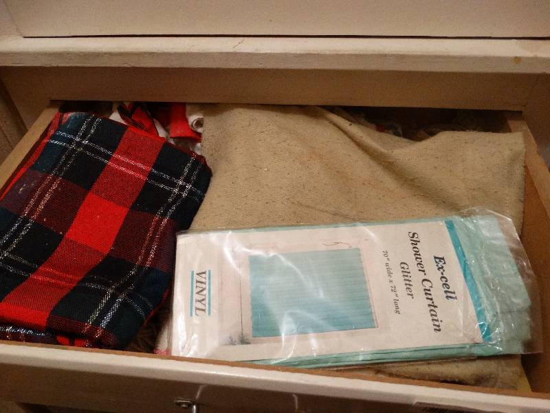 lot 330 image: Lot of towels heat pad linens