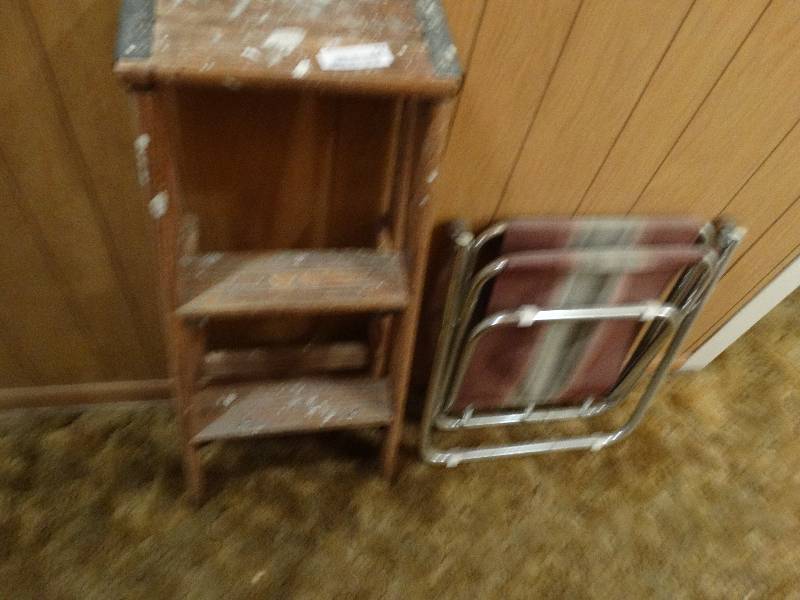 lot 334 image: 2 step ladder & lawn chair