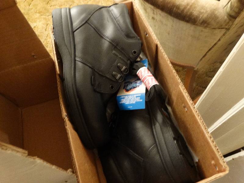 lot 348 image: New shoes- 7-12D