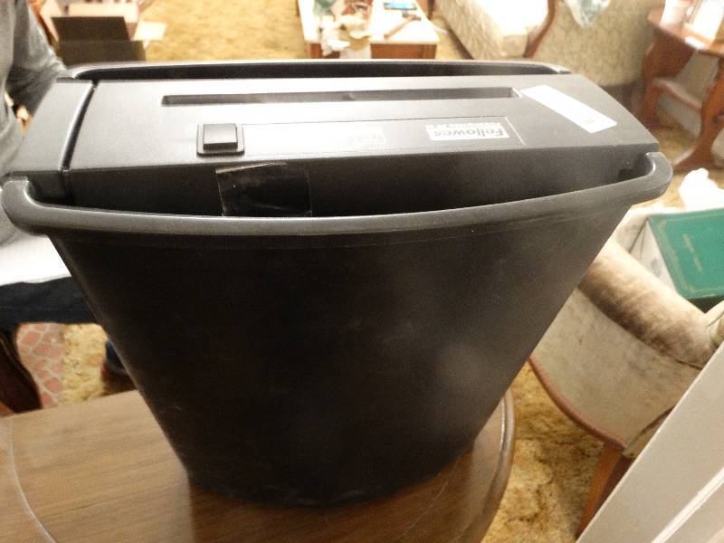 lot 350 image: Fellowes paper shredder