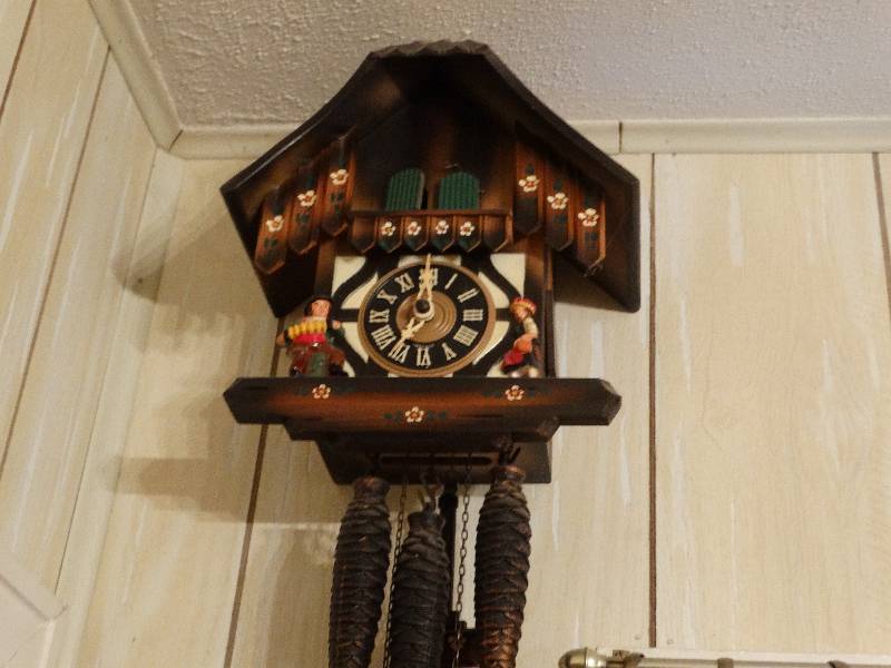 lot 365 image: Coo-Coo clock w weights
