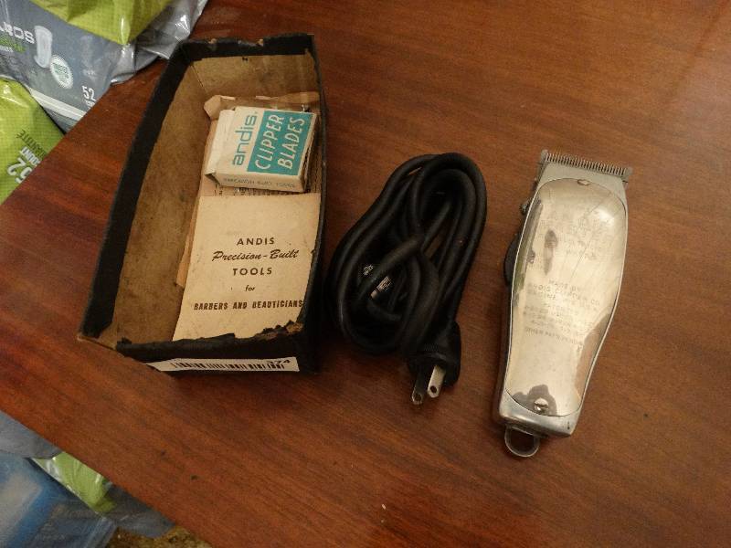 lot 374 image: Andies master hair clippers