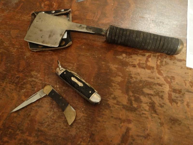 lot 385 image: 2 pocket knives & hatchet