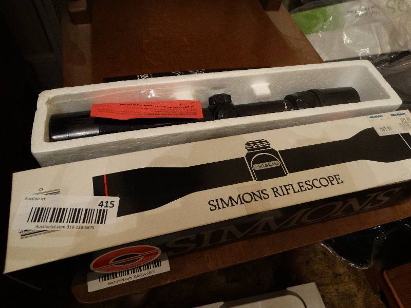 lot 415 image: Simmons rifle scope in box