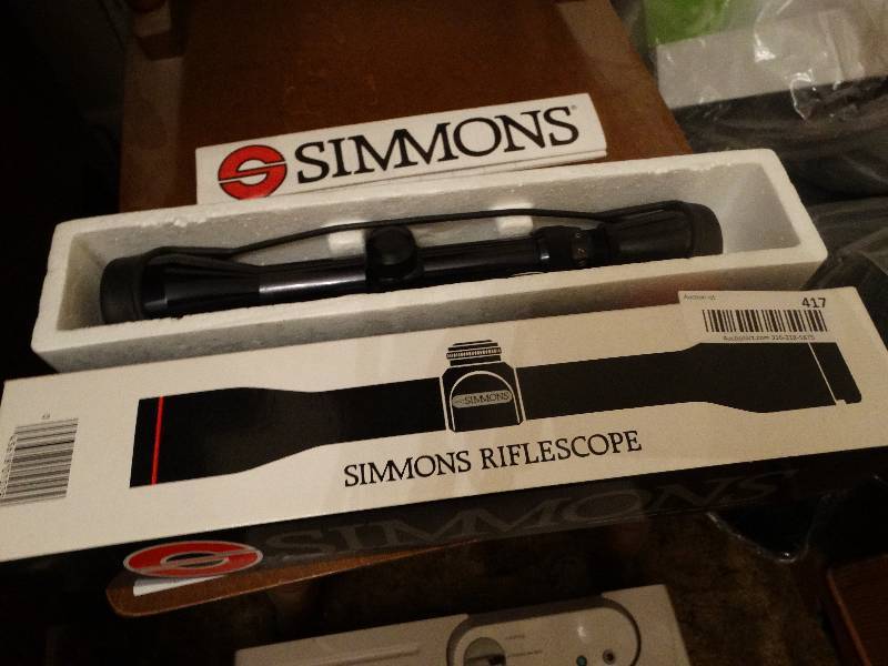 lot 417 image: Simmons rifle scope in box