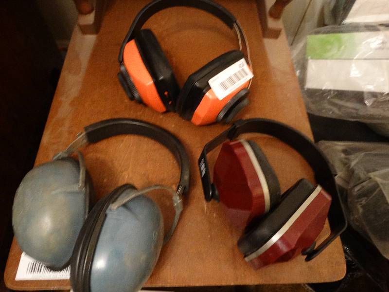 lot 418 image: 3 pairs shooting ear protection