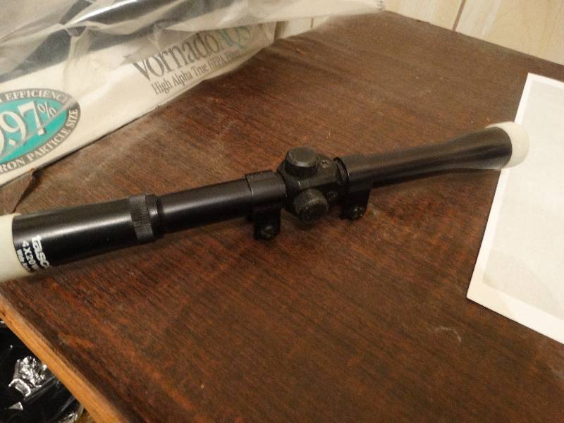 lot 420 image: Tasco 4 x 20 rifle scope
