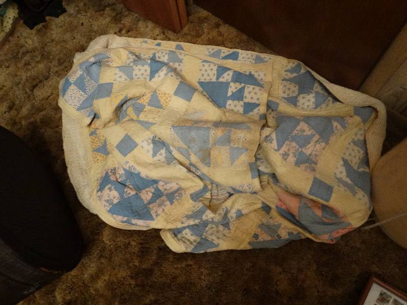 lot 436 image: Old handmade quilt
