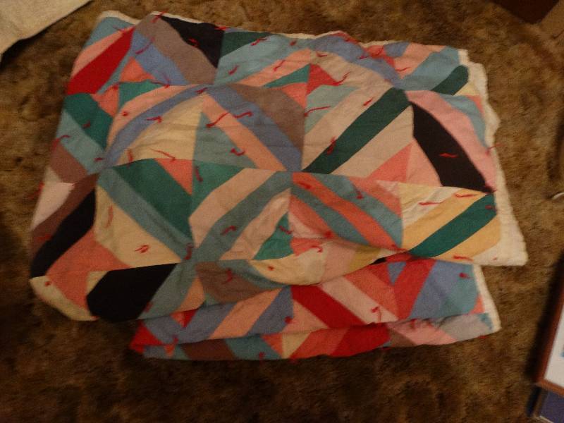 lot 438 image: Lg old handmade quilt